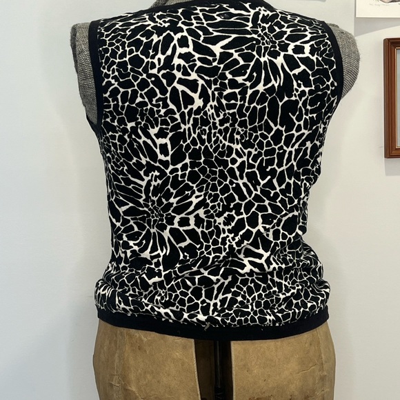 JONES NEW YORK casual chic sweater vest. - Picture 4 of 4